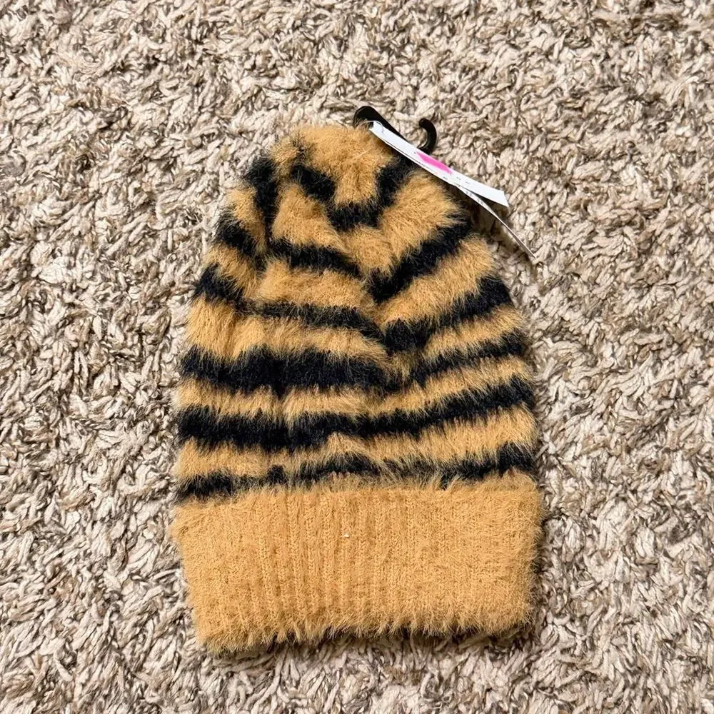 Topshop Black and Tan Beanie
